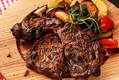 Foto: MARINIERTES RINDFLEISCH